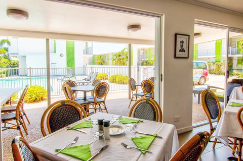 Mackay Oceanside Central Hotel Official - Newcastle Accommodation 4