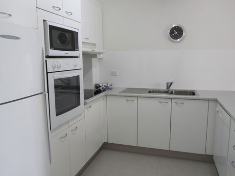 Le Beach Apartments - Newcastle Accommodation 13