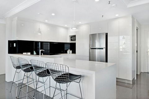 ULTIQA Beach Haven On Broadbeach - New Castle Tourism 9