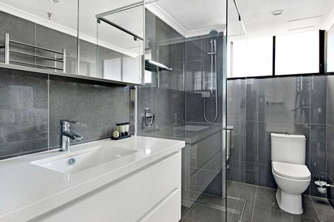 ULTIQA Beach Haven On Broadbeach - New Castle Tourism 6