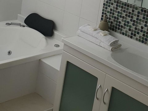 Oceania On Burleigh Beach - Newcastle Accommodation 17