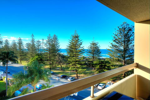 Oceania On Burleigh Beach - Newcastle Accommodation 0