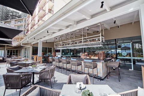 Novotel Cairns Oasis Resort - New Castle Tourism 12