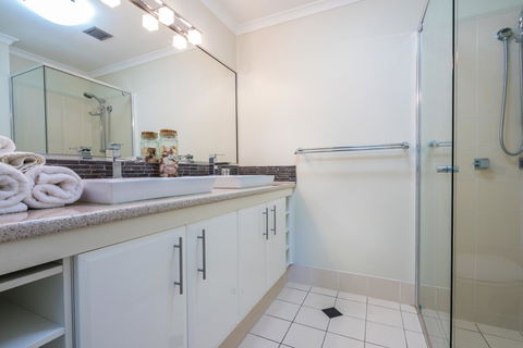 Currumbin Sands On The Beach - Newcastle Accommodation 34