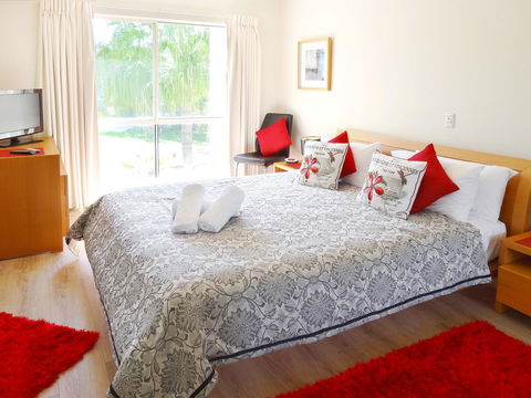 Waterfront Resort Villa With Buggy - New Castle Tourism 12