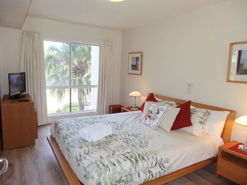 Waterfront Resort Villa With Buggy - New Castle Tourism 15