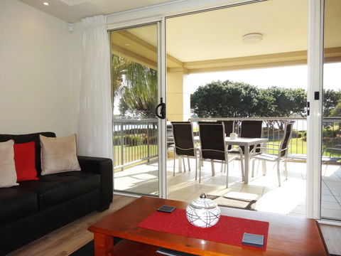 Waterfront Resort Villa With Buggy - New Castle Tourism 20