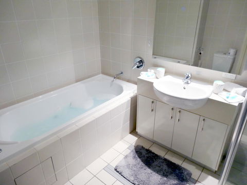Waterfront Resort Villa With Buggy - New Castle Tourism 10