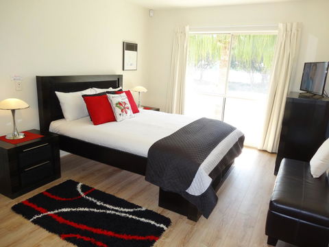 Waterfront Resort Villa With Buggy - New Castle Tourism 9