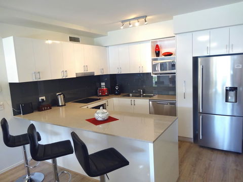 Waterfront Resort Villa With Buggy - New Castle Tourism 5