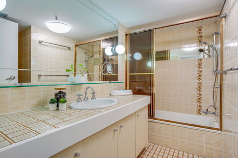 Gemini Court Holiday Apartments - Newcastle Accommodation 11