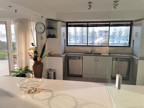Gemini Court Holiday Apartments - Newcastle Accommodation 34