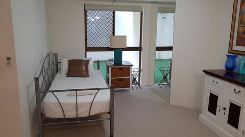Gemini Court Holiday Apartments - Newcastle Accommodation 14