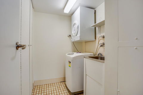 Gemini Court Holiday Apartments - Newcastle Accommodation 6