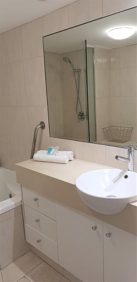 Gemini Court Holiday Apartments - Newcastle Accommodation 20