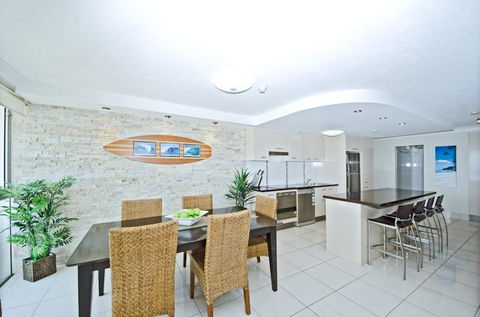 Burleigh Beach Tower - Newcastle Accommodation 14
