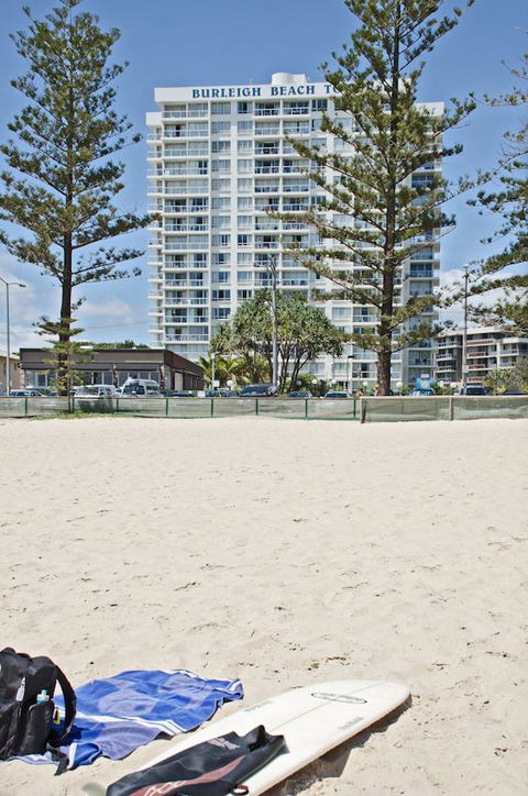 Burleigh Beach Tower - Newcastle Accommodation 15