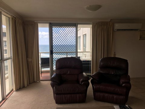 Burleigh Beach Tower - Newcastle Accommodation 2