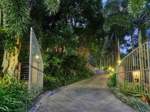 Cairns Rainforest Retreat - New Castle Tourism 2