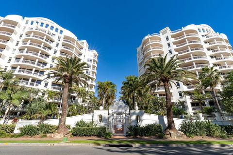 ULTIQA Burleigh Mediterranean Resort - Newcastle Accommodation 13