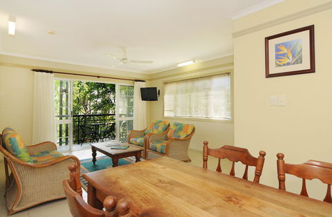 Cairns Queenslander Hotel & Apartments - New Castle Tourism 27