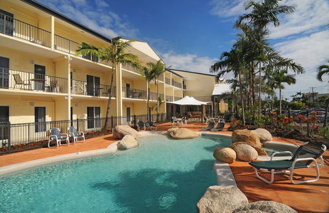 Cairns Queenslander Hotel & Apartments - New Castle Tourism 2