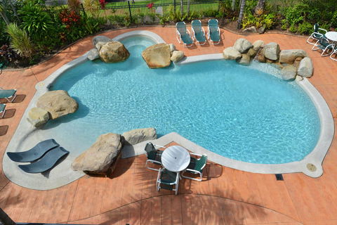 Cairns Queenslander Hotel & Apartments - New Castle Tourism 4