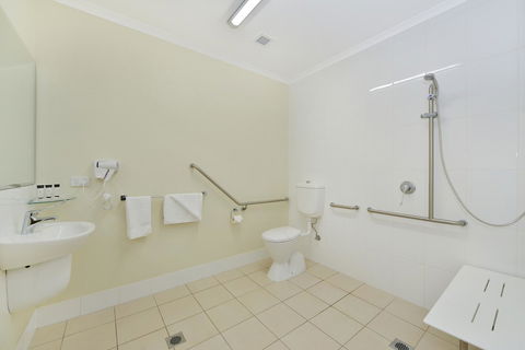 Cairns Queenslander Hotel & Apartments - New Castle Tourism 38