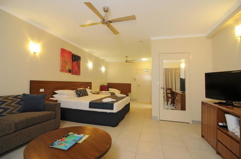 Cairns Queenslander Hotel & Apartments - New Castle Tourism 6