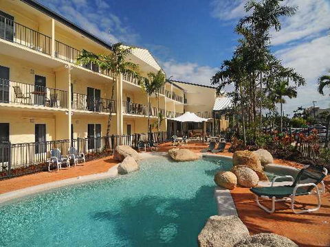 Cairns Queenslander Hotel & Apartments - New Castle Tourism 1