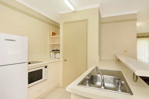Cairns Queenslander Hotel & Apartments - New Castle Tourism 25