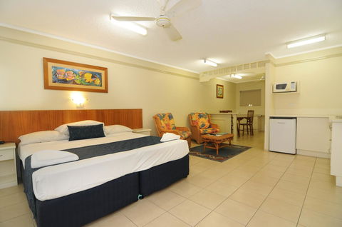Cairns Queenslander Hotel & Apartments - New Castle Tourism 22