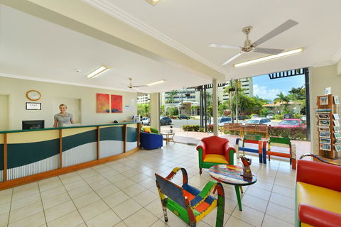 Cairns Queenslander Hotel & Apartments - New Castle Tourism 5