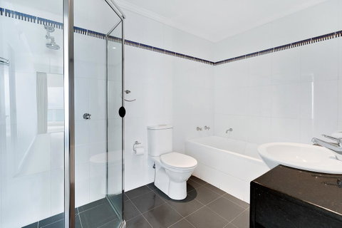 Pacific Views Resort - Newcastle Accommodation 24