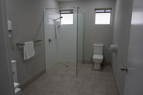 YAL Cairns - A Motel That Makes A Difference - New Castle Tourism 2