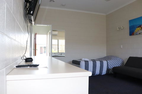YAL Cairns - A Motel That Makes A Difference - New Castle Tourism 8