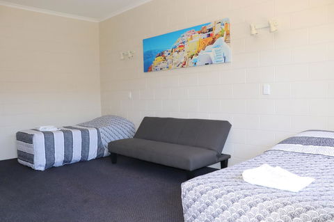YAL Cairns - A Motel That Makes A Difference - New Castle Tourism 23
