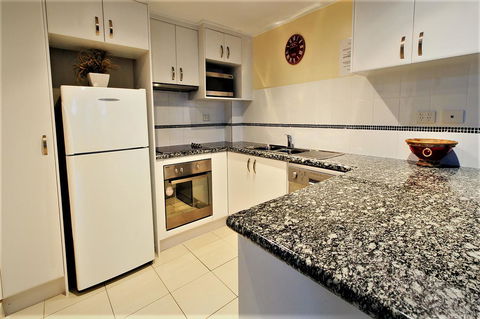 Key Largo Holiday Apartments - Newcastle Accommodation 34