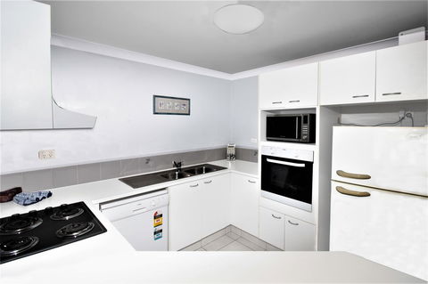 Key Largo Holiday Apartments - Newcastle Accommodation 6