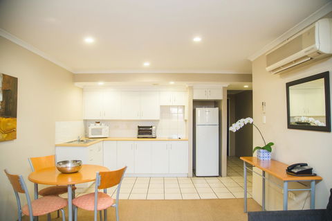 Cosmopolitan Motel & Serviced Apartments - New Castle Tourism 19