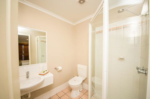 Cosmopolitan Motel & Serviced Apartments - New Castle Tourism 21