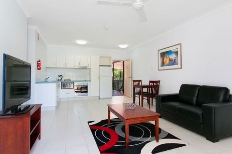 Cairns City Palms - New Castle Tourism 8