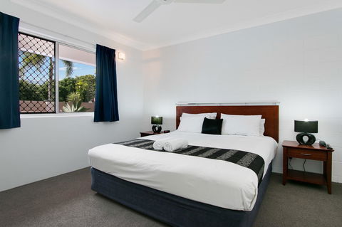 Cairns City Palms - New Castle Tourism 23