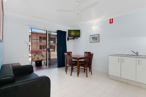 Cairns City Palms - New Castle Tourism 22