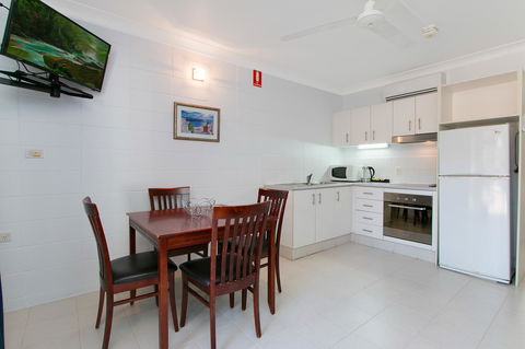 Cairns City Palms - New Castle Tourism 21