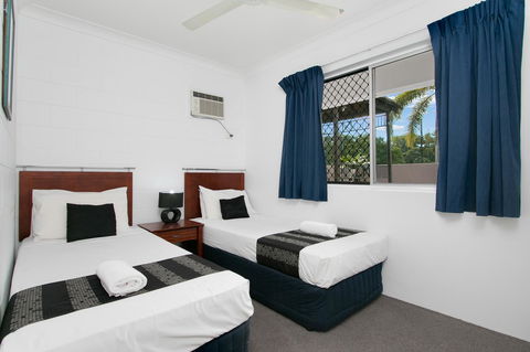 Cairns City Palms - New Castle Tourism 25