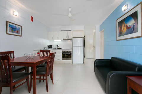 Cairns City Palms - New Castle Tourism 20