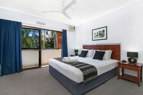 Cairns City Palms - New Castle Tourism 11
