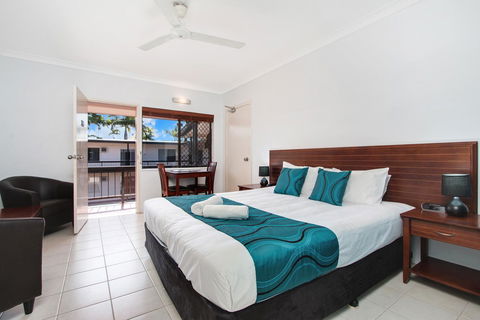 Cairns City Palms - New Castle Tourism 17