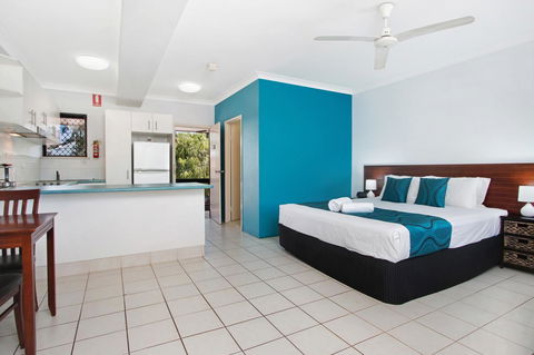 Cairns City Palms - New Castle Tourism 14